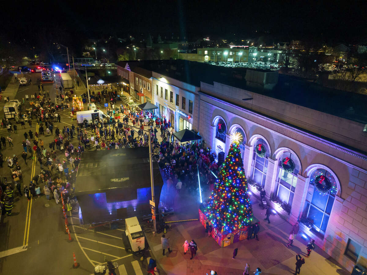 Photos Hundreds attend Wall Street holiday celebration in Norwalk