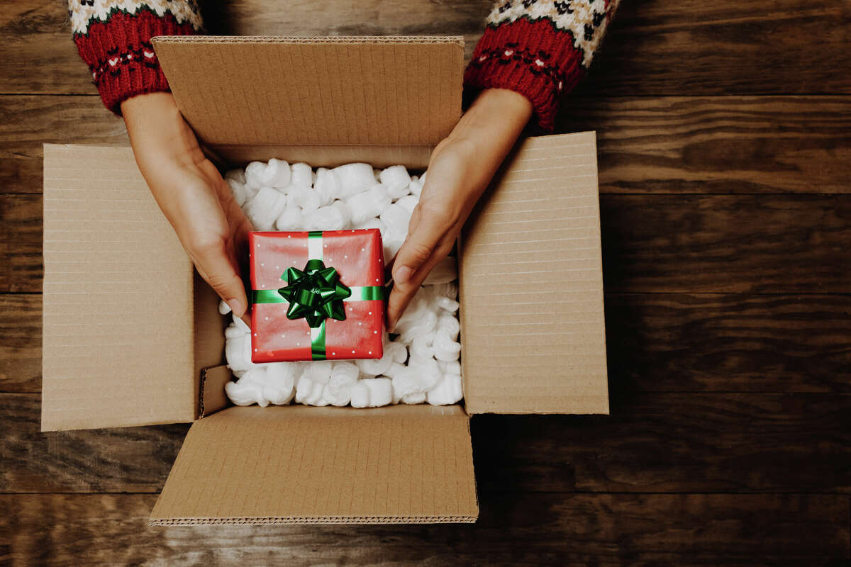 There are still days in 2022 to get holiday shopping done (and those gifts shipped out).