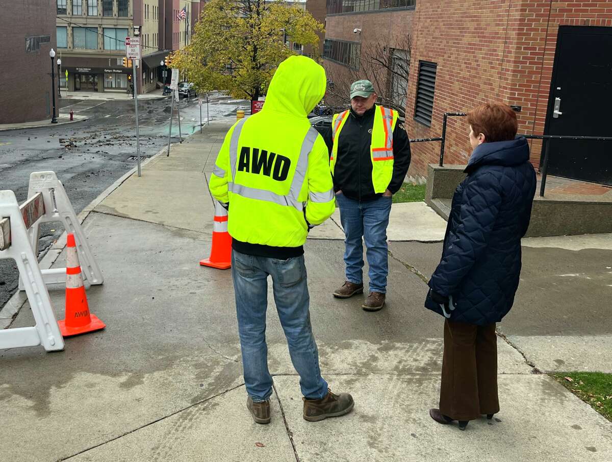 Albany water main break floods Pine Street