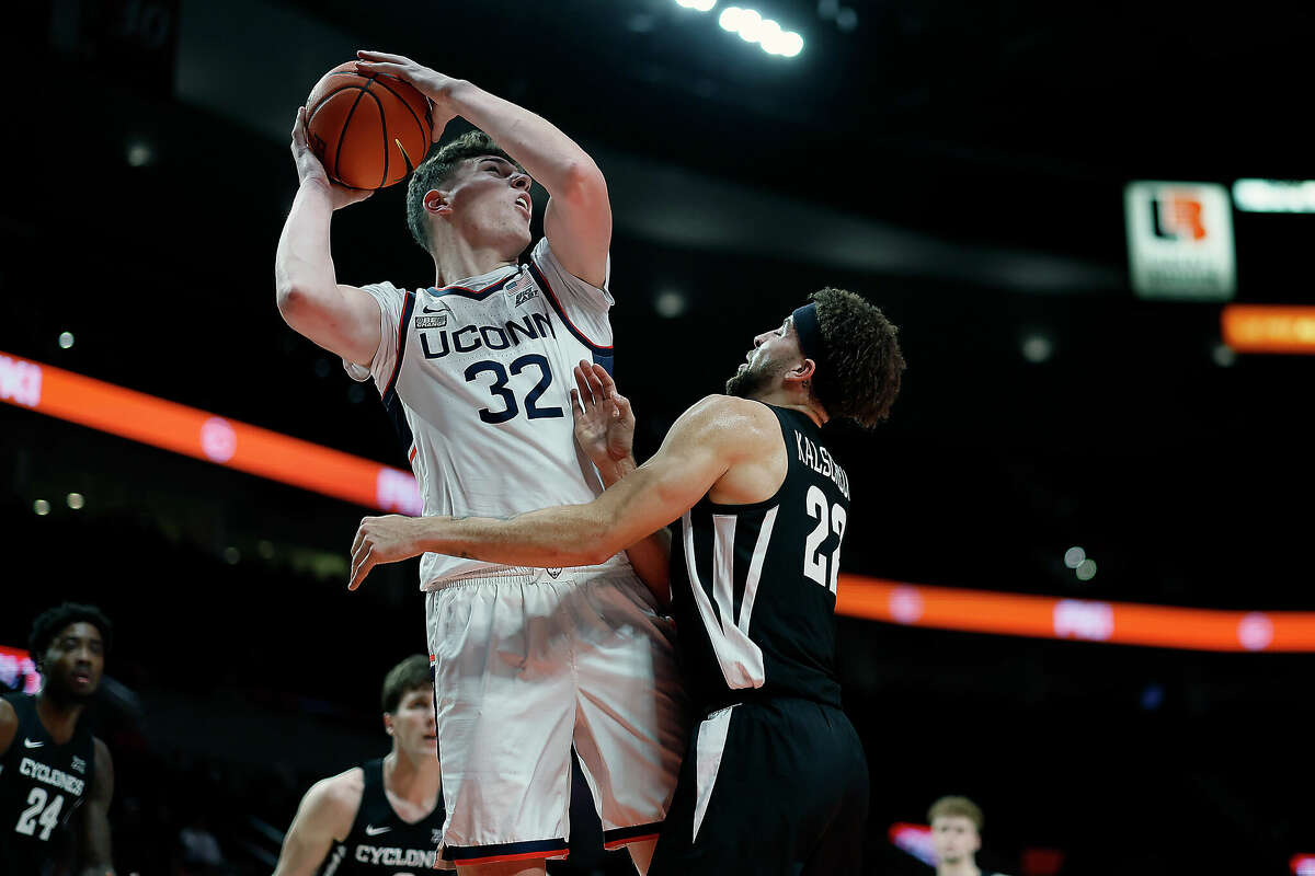 Donovan Clingan Already A Force For Dan Hurley's UConn Men.