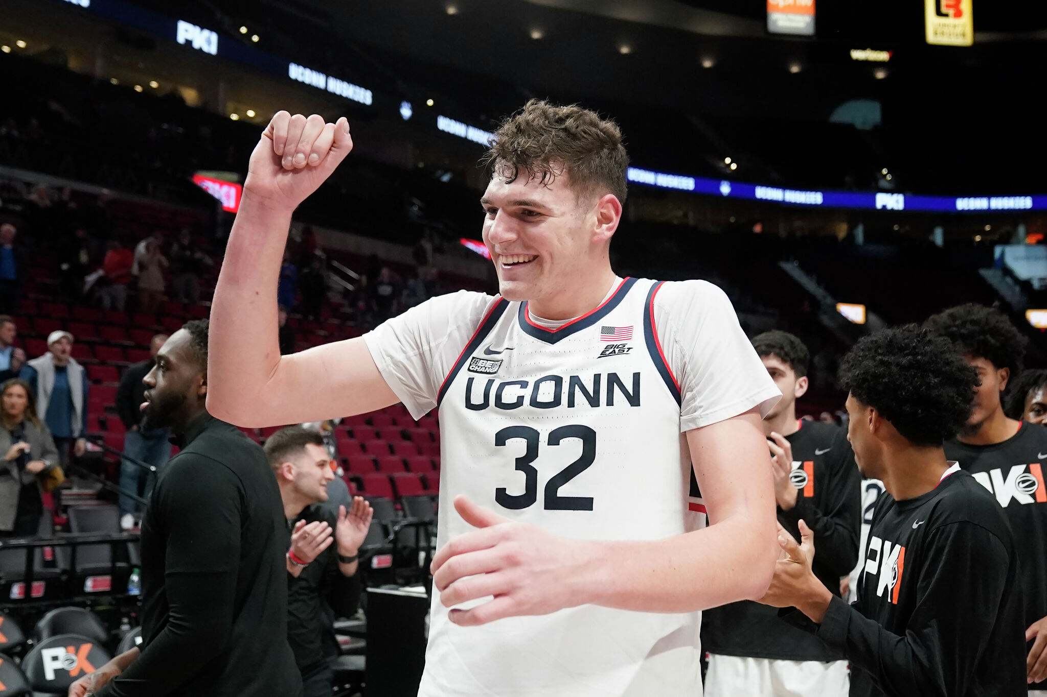 Despite 21 points from UConn recruit Donovan Clingan, Connecticut