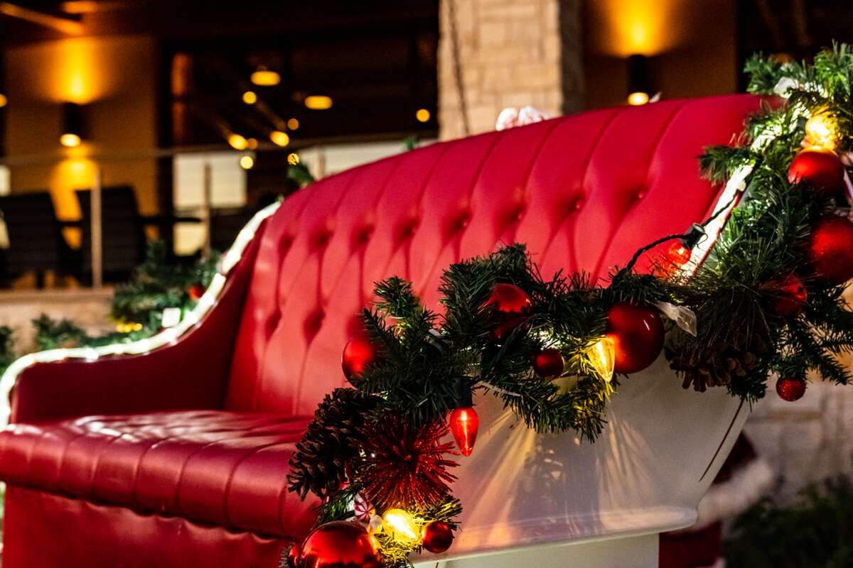 Photos San Antonio resort transforms into holiday inspired getaway