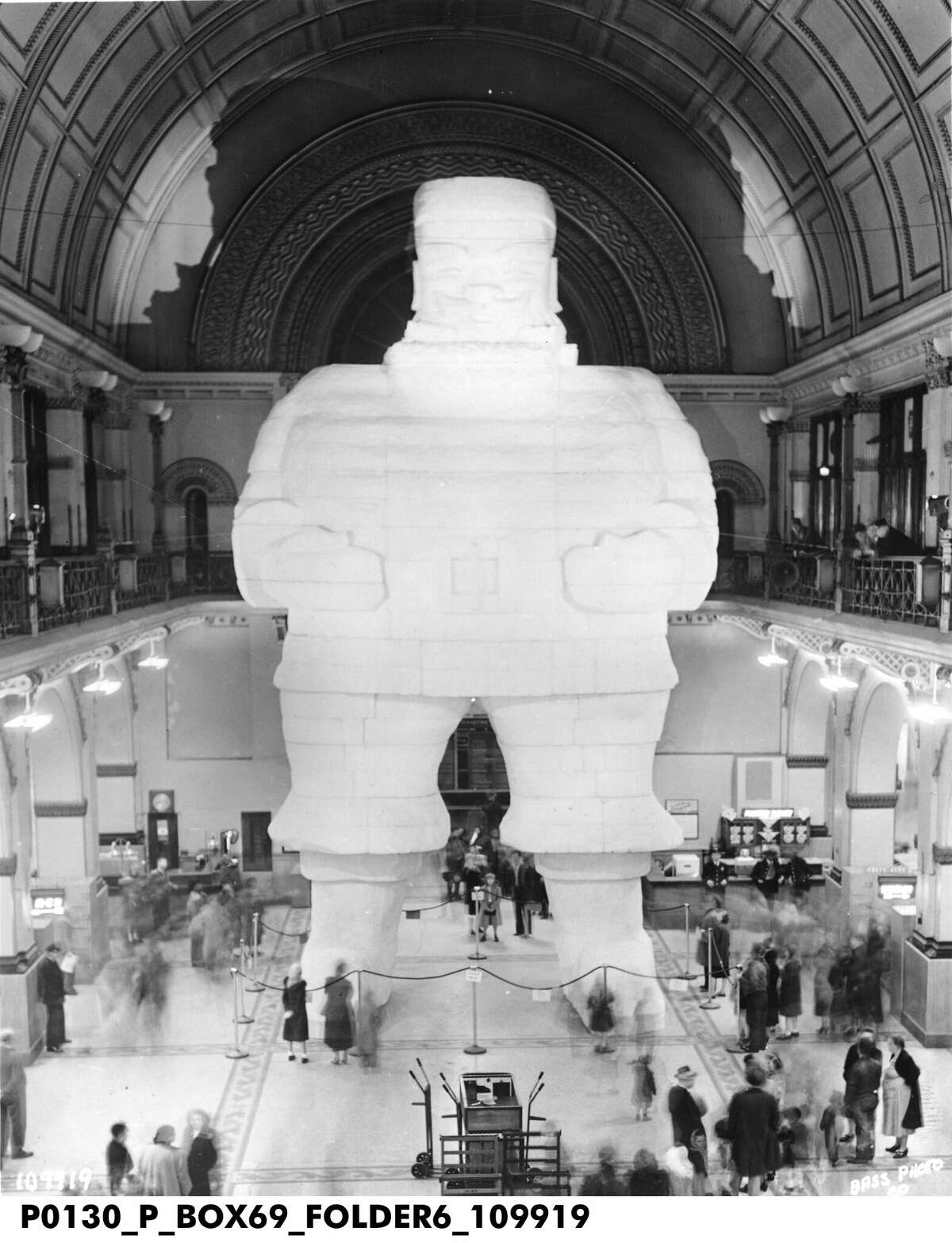 In 1949, Walter Dean Dowell created a giant Santa Claus statue out of Styrofoam from The Dow Chemical Co. The finished statue stood at 54 feet tall and weighed roughly four tons.