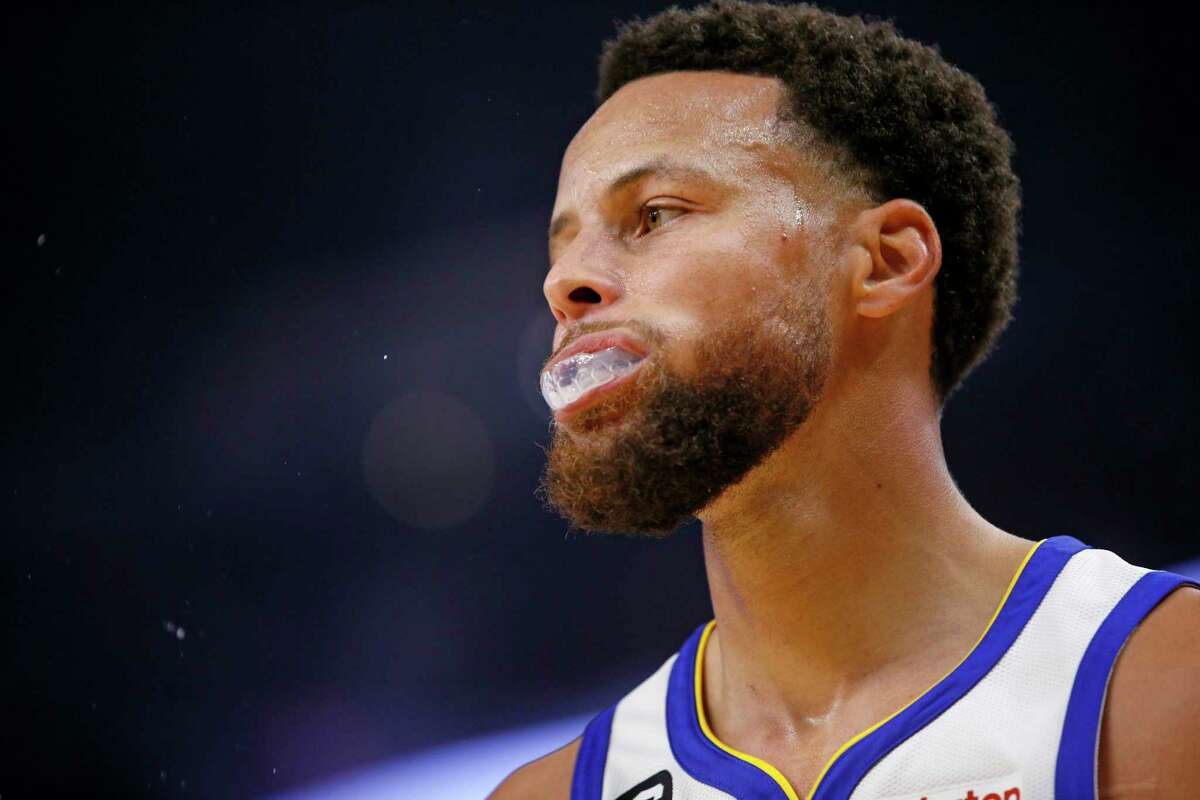 Golden State Warriors guard Stephen Curry (30) in the first quarter of an NBA game against the Los Angeles Lakers at Chase Center in San Francisco, Calif., Tuesday, Oct. 18, 2022.