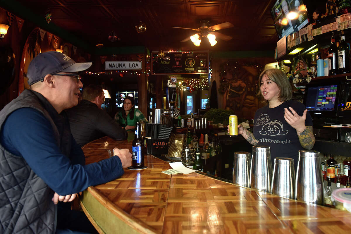 Mauna Loa bartender Stefanie Steele, right, chats up her customers, on Tuesday, Nov. 29, 2022.