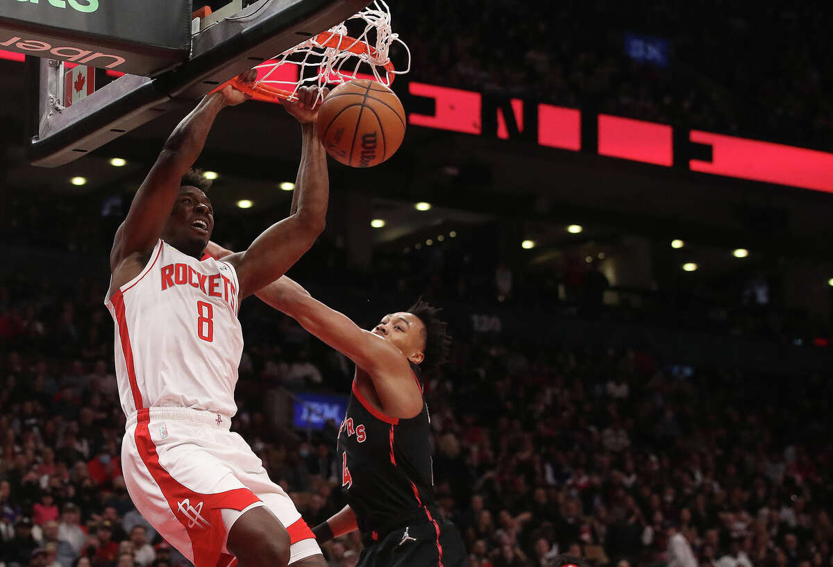 Houston Rockets forward Jae'Sean Tate (8) dunks in front of Toronto Raptors forward Scottie Barnes (4) as the Toronto Raptors beat the Houston Rockets 117-115 in Scotiabank Arena in Toronto. April 8, 2022.