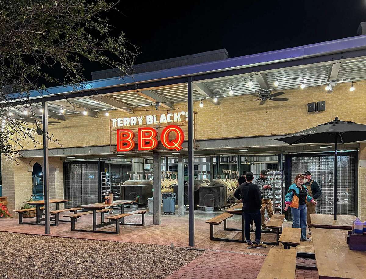 Pit rooms bring an entertainment factor to Texas barbecue