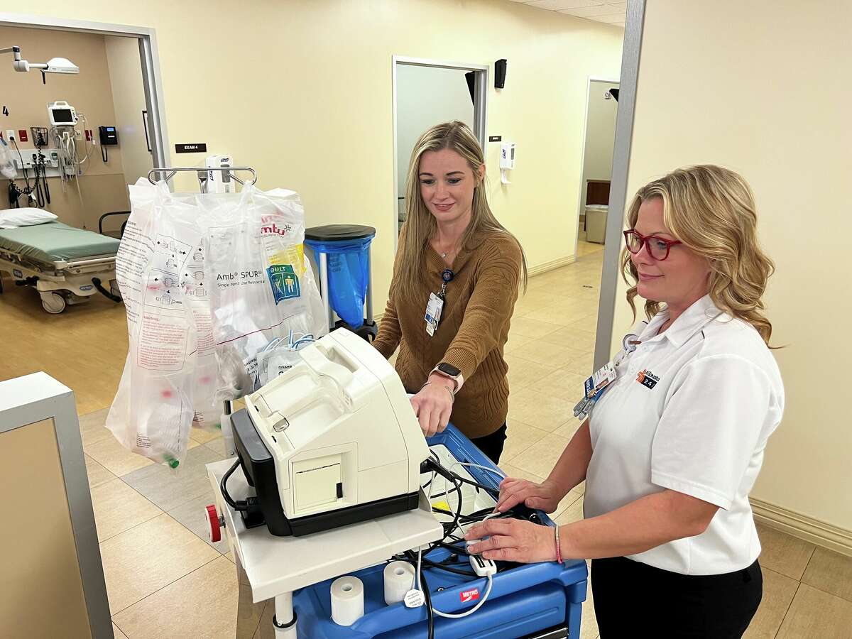 Gina Webb, interim nurse manager of HCA Houston 24/7 ER Fall Creek and Cleveland locations and Desirae Perry, administrative director of emergency services at HCA Houston Kingwood check crash cart supplies to make sure everything is ready for the staff on day one. 