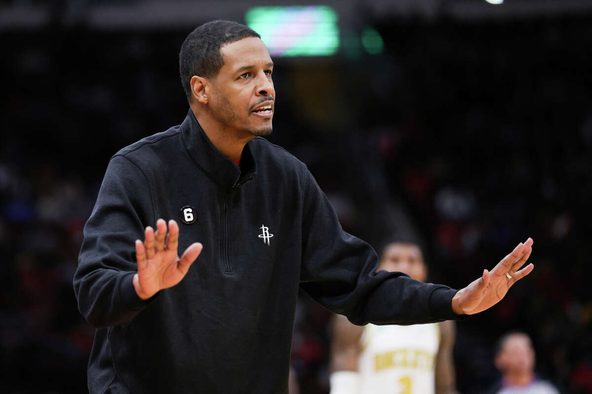 Houston Rockets head coach Stephen Silas gestures to his players during the first half against the Atlanta Hawks at Toyota Center on November 25, 2022 in Houston, Texas. (Photo by Carmen Mandato/Getty Images)