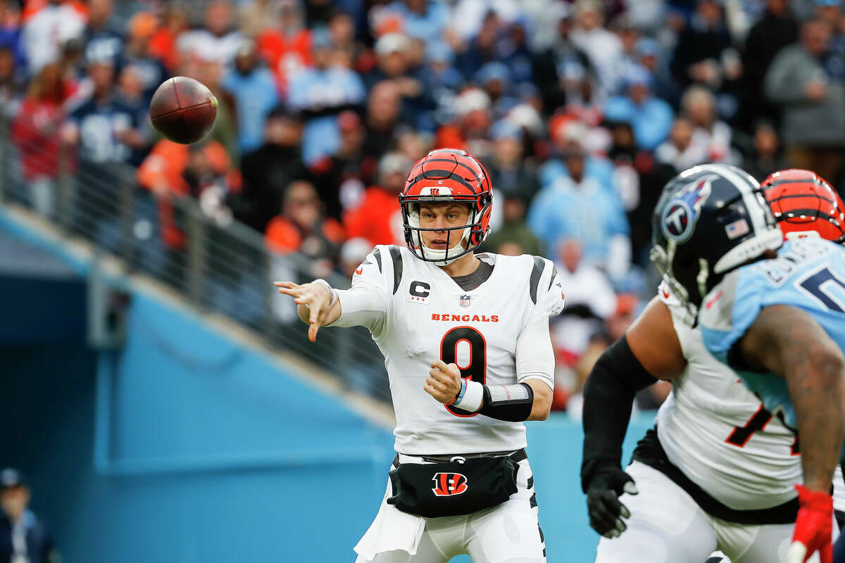 NASHVILLE, TENNESSEE - NOVEMBER 27: Joe Burrow #9 of the Cincinnati Bengals throws a pass against the Tennessee Titans at Nissan Stadium on November 27, 2022 in Nashville, Tennessee. (Photo by Silas Walker/Getty Images)