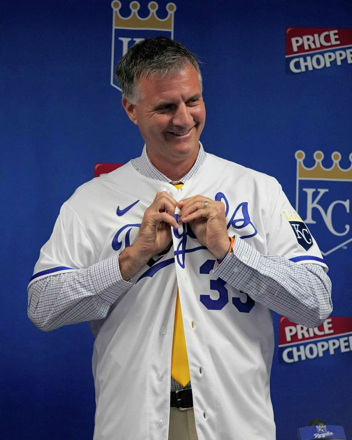 Kansas City Royals To Wear New Spring Training Uniforms