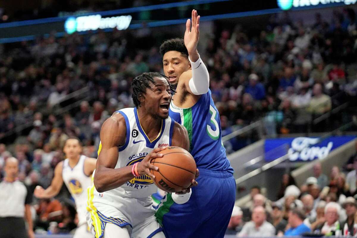 Golden State Warriors forward Jonathan Kuminga positions for a shot against Dallas Mavericks center Christian Wood, right, in the first half of an NBA basketball game in Dallas, Tuesday, Nov. 29, 2022. (AP Photo/Tony Gutierrez)