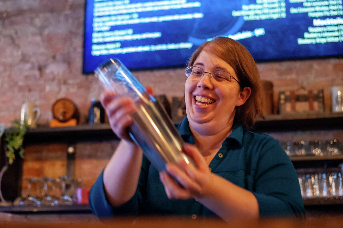 Daily News reporter Victoria Ritter mixes alcoholic drinks on Nov. 30 at Three Bridges Distillery.