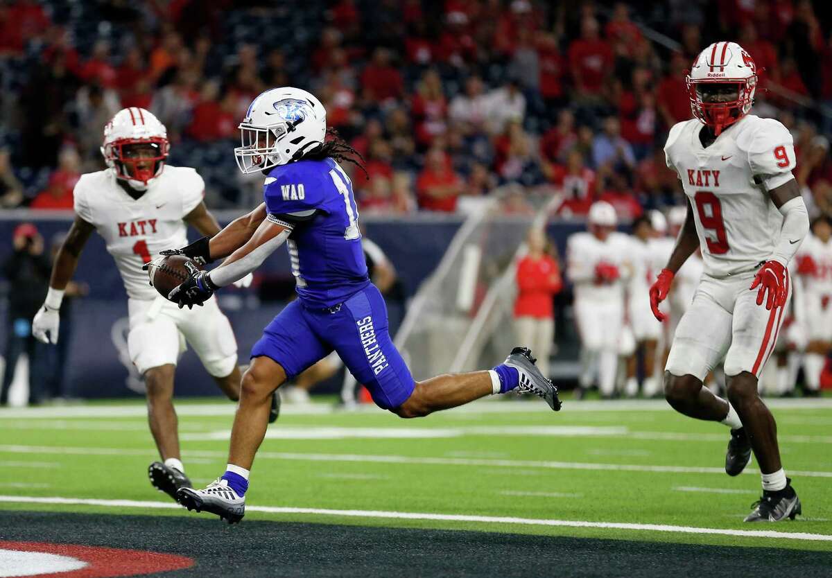 C. E. King Panthers wide receiver Rae'g Dailey (17) scores a touchdown in front of Katy Tigers Jed Olotu-Judah (9) during the high school football playoff game between the C. E. King Panthers and the Katy Tigers at NRG Stadium in Houston, TX on Friday, December 2, 2022. Katy leads C. E. King 28-27 at halftime.