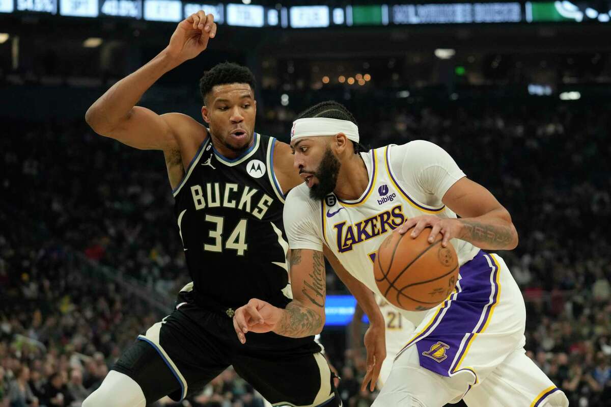 James scores 33, Lakers beat Nets in Davis' return