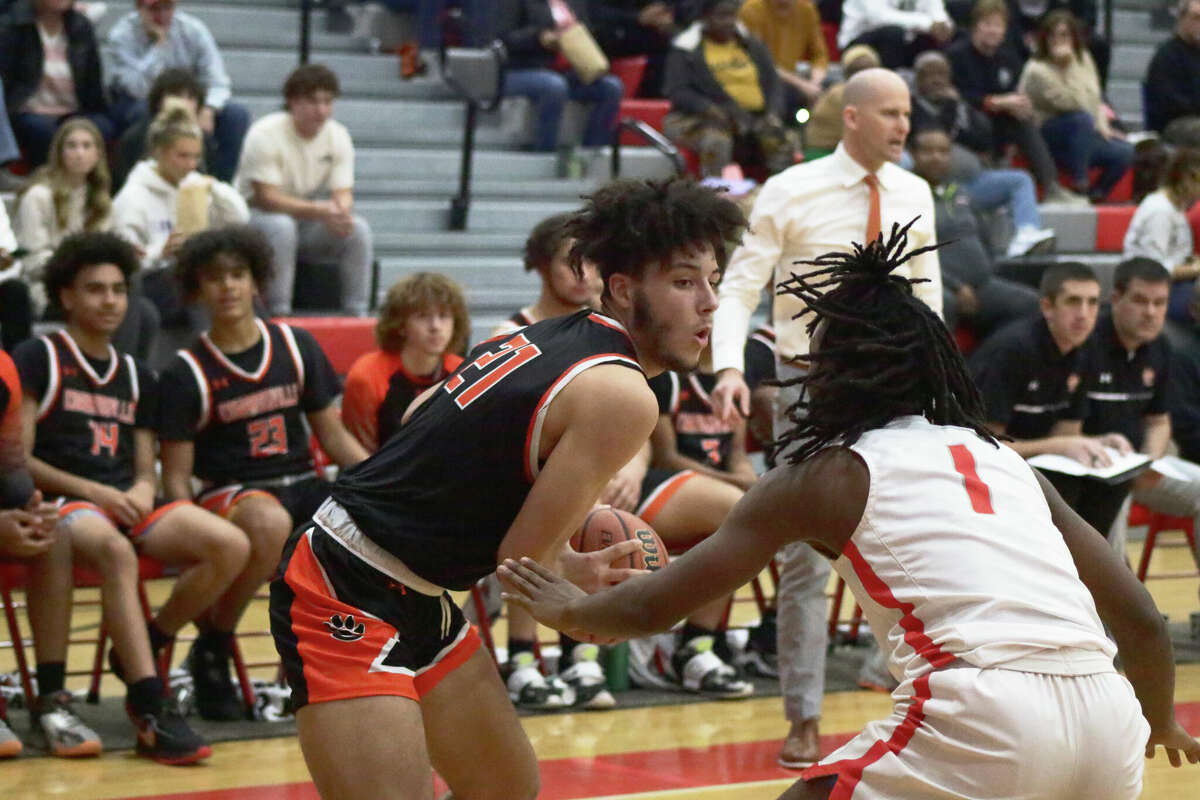 Edwardsville's Isayah Kloster in action against Alton in a Southwestern Conference matchup on Friday night. Kloster scored 12 points in the Tigers 59-42 win. 