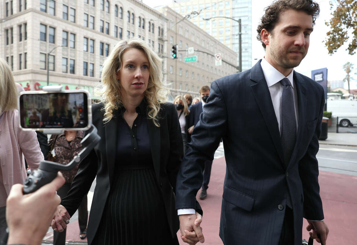 Former Theranos CEO Elizabeth Holmes arrives at federal court with her partner Billy Evans on November 18, 2022 in San Jose, California. 