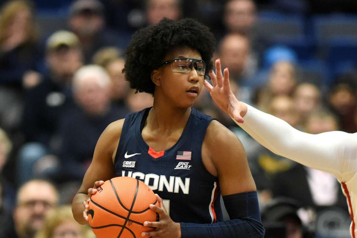 Uconn Women Have Eight Players With Return Of Aynana Patterson