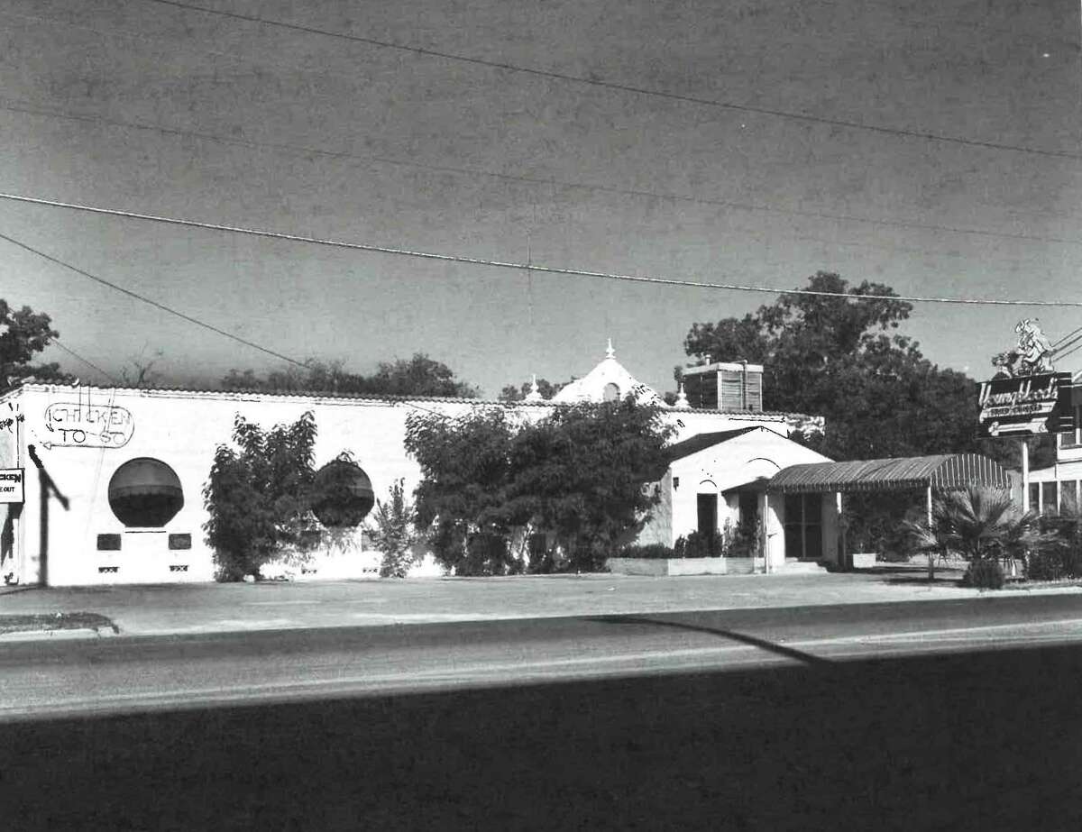 Youngblood’s restaurant at 2415 Broadway, shown here in 1956, was the first of three San Antonio locations. Founded in Waco, Youngblood’s became a statewide chain, offering dine-in, take-out and catering from more than 30 stores.