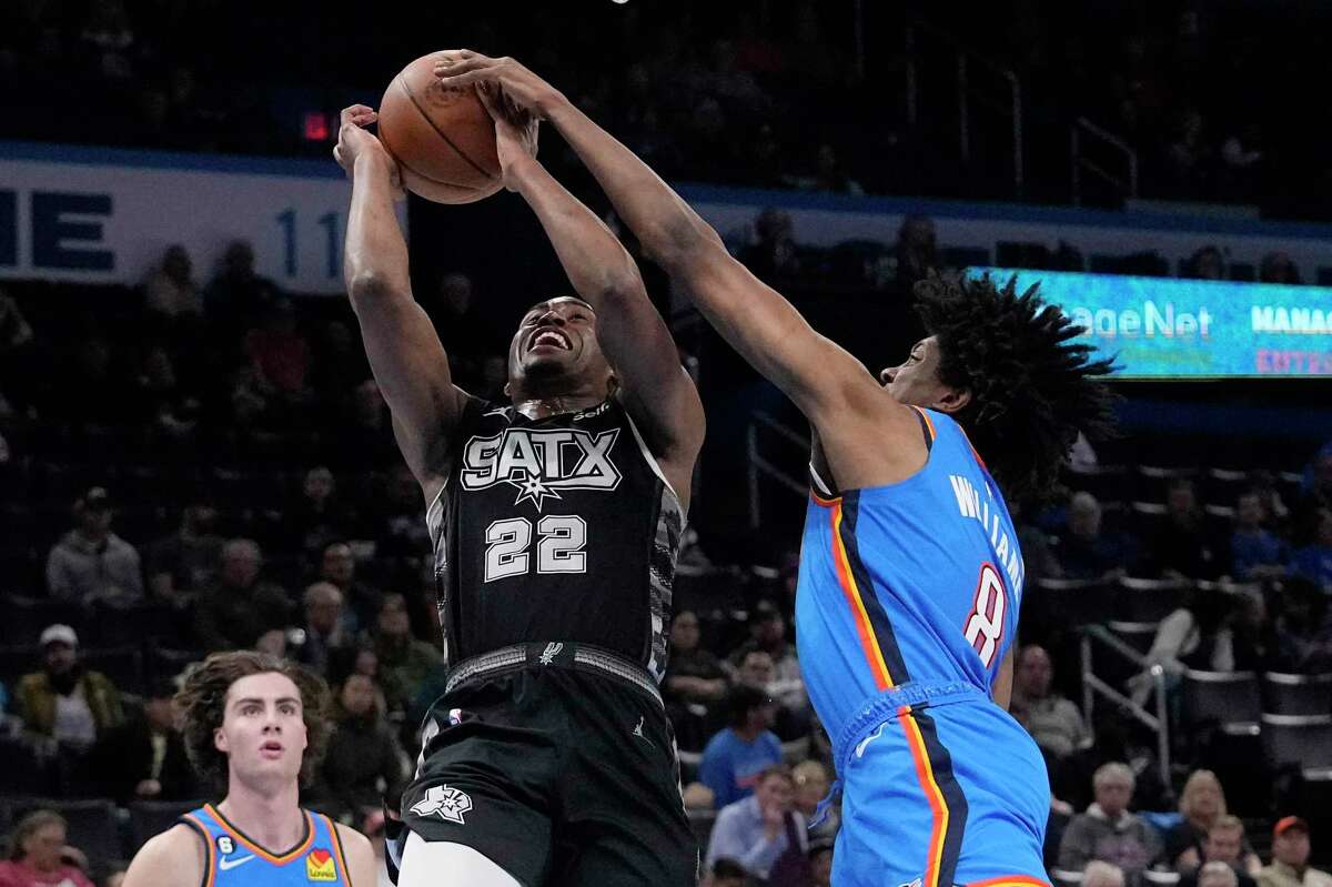 Spurs rookie Malaki Branham has struggled to put the ball in the basket, but he has impressed with his hustle and unselfish play.