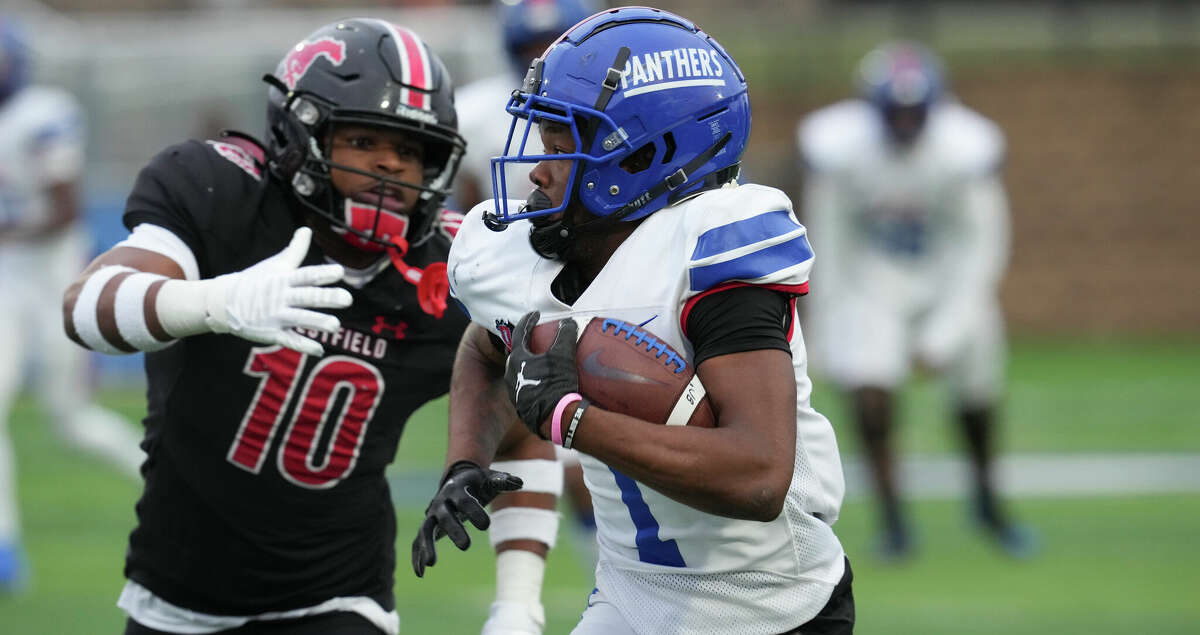 Duncanville's Lontrell Turner (1) runs past Bryson Balka (10) of Westfield for a gain of 23 yards as the Panthers defeated Westfield 28-21 in Class 6A Div. 1 regional finals in Georgetown on Dec. 3rd, 2022.