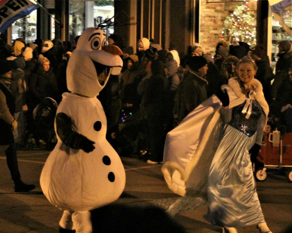 Manistee's Sleighbell Parade goes down River Street