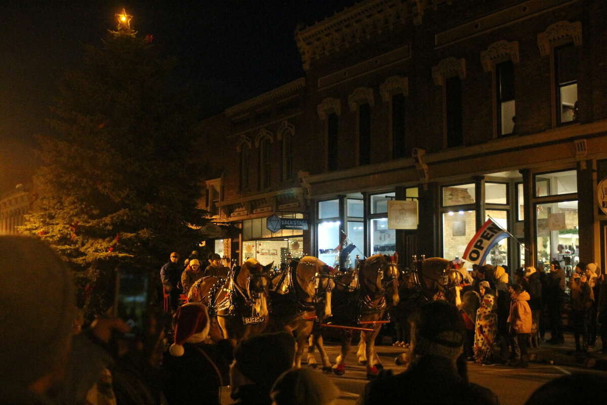 Manistee's Sleighbell Parade goes down River Street