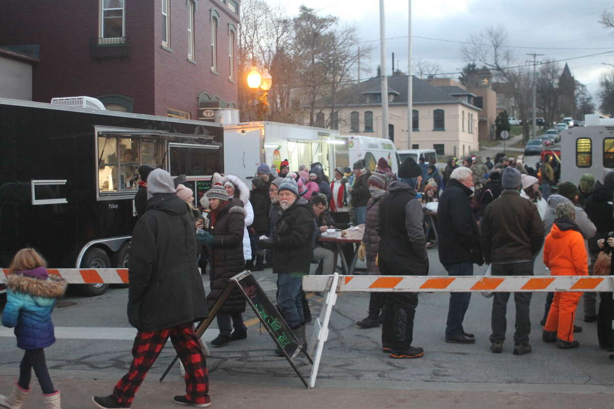 Manistee's Sleighbell Parade goes down River Street