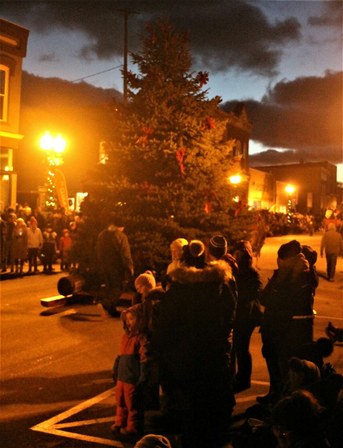 Manistee's Sleighbell Parade goes down River Street