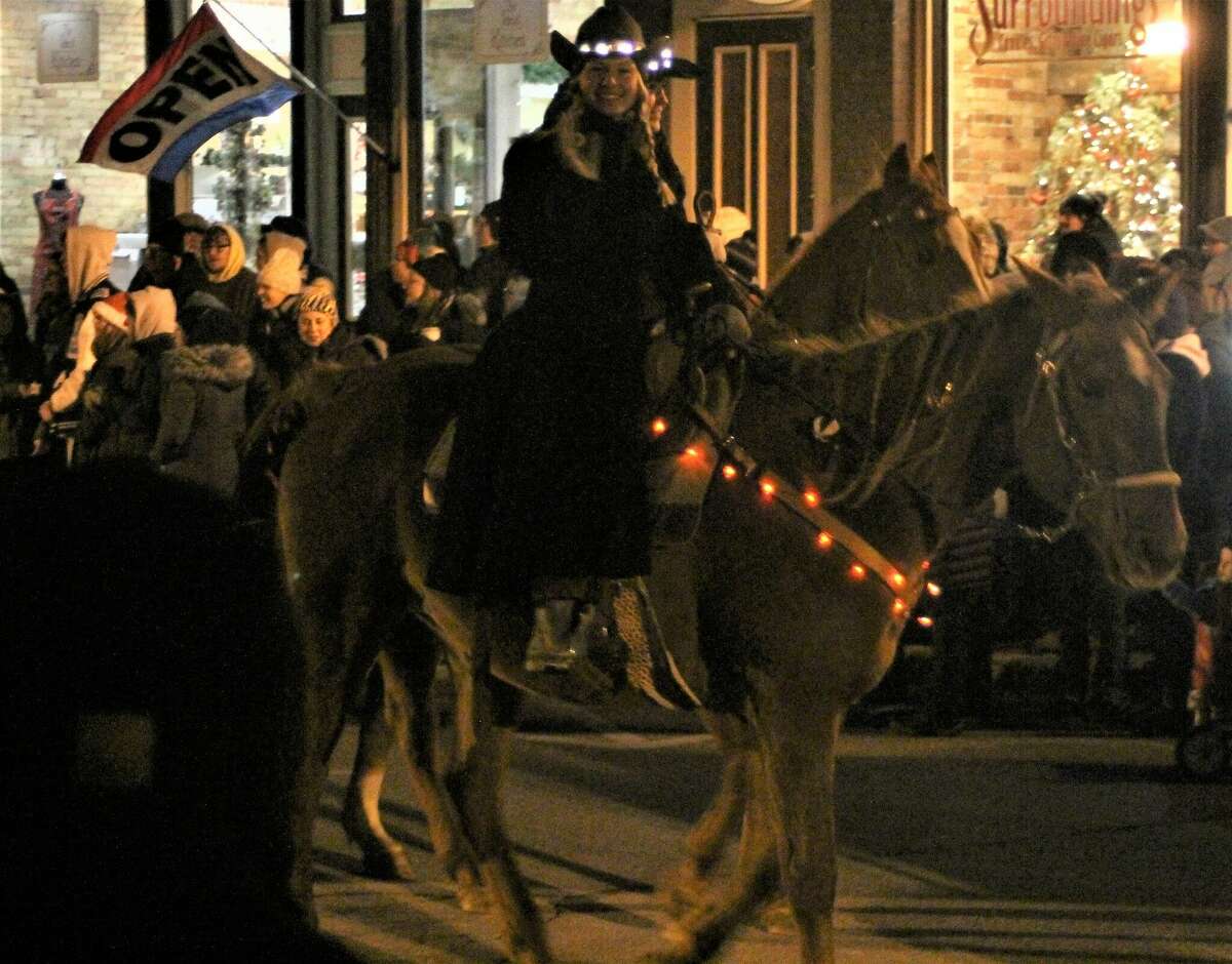 Manistee's Sleighbell Parade goes down River Street