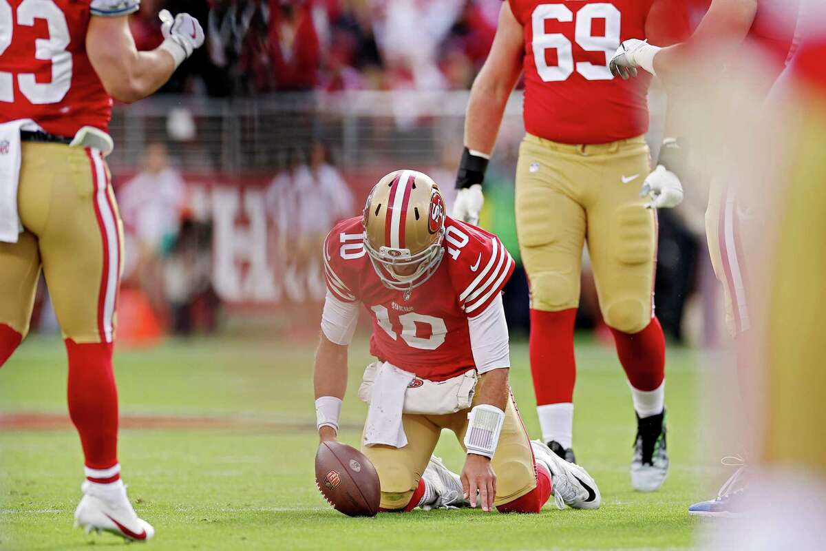 49ers' Jimmy Garoppolo injures foot, carted off in 1st quarter