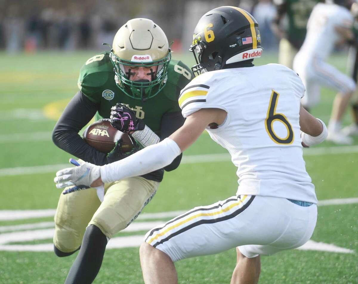 CT high school football score between Notre Dame-West Haven, Law