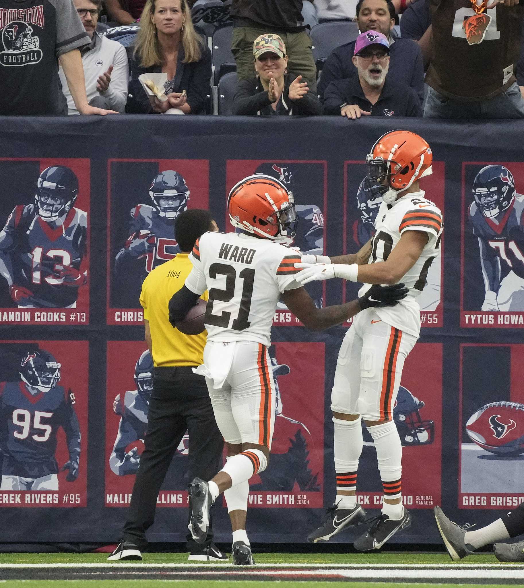 Browns: Denzel Ward scoops and scores off Kyle Allen fumble vs. Texans