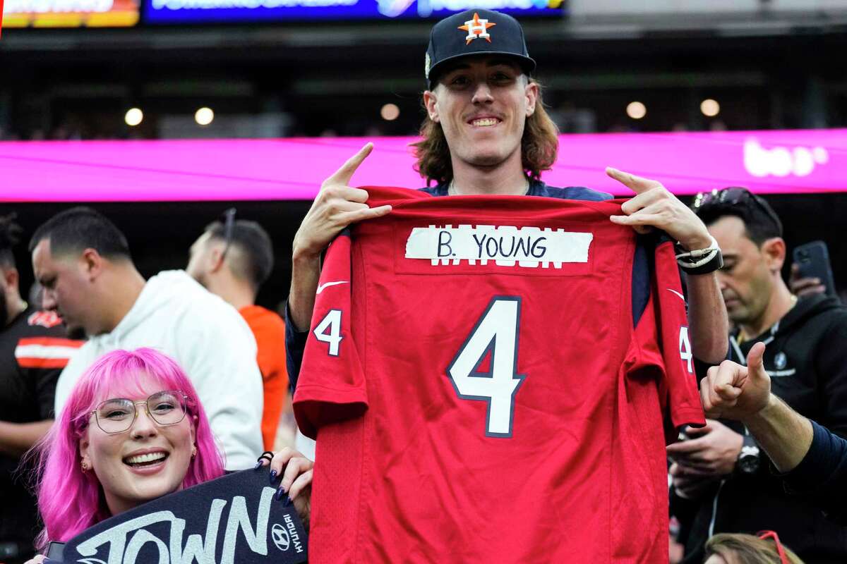 Story photo for Texans' option play: Tank for No. 1 pick or try for victory?