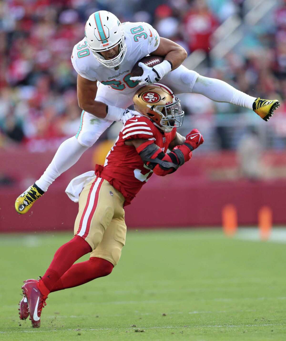 Miami Dolphins lose to San Francisco 49ers, 33-17, at Levi's Stadium