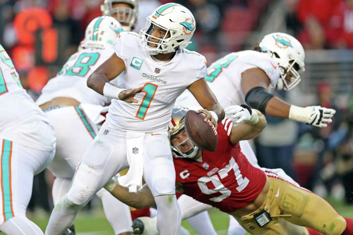 49ers dominate Dolphins, lose Garoppolo for season