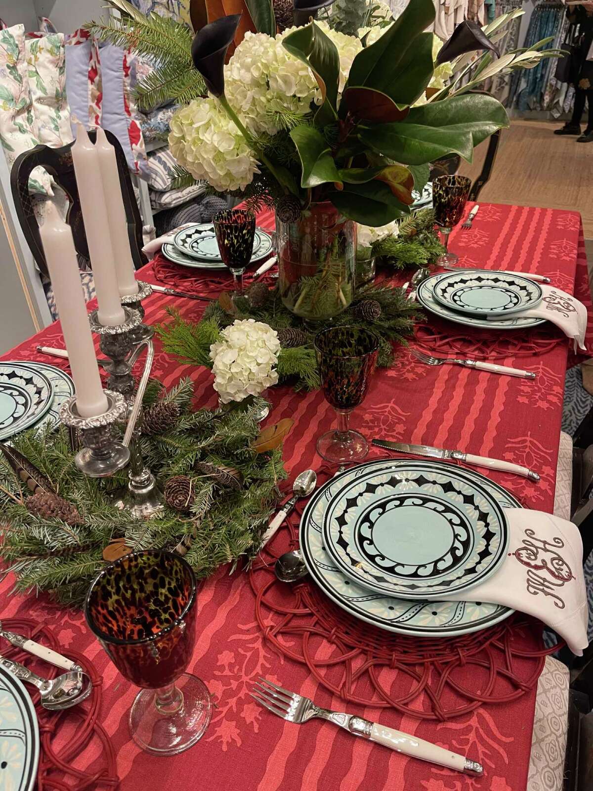 6 decorating tips for next-level holiday tablescapes