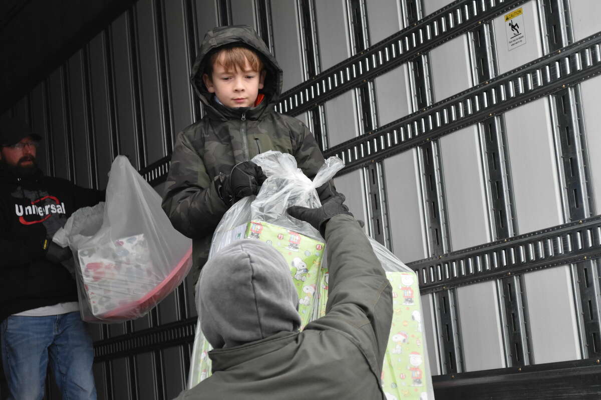 RobenHood Airport hosts Operation Good Cheer in West Michigan