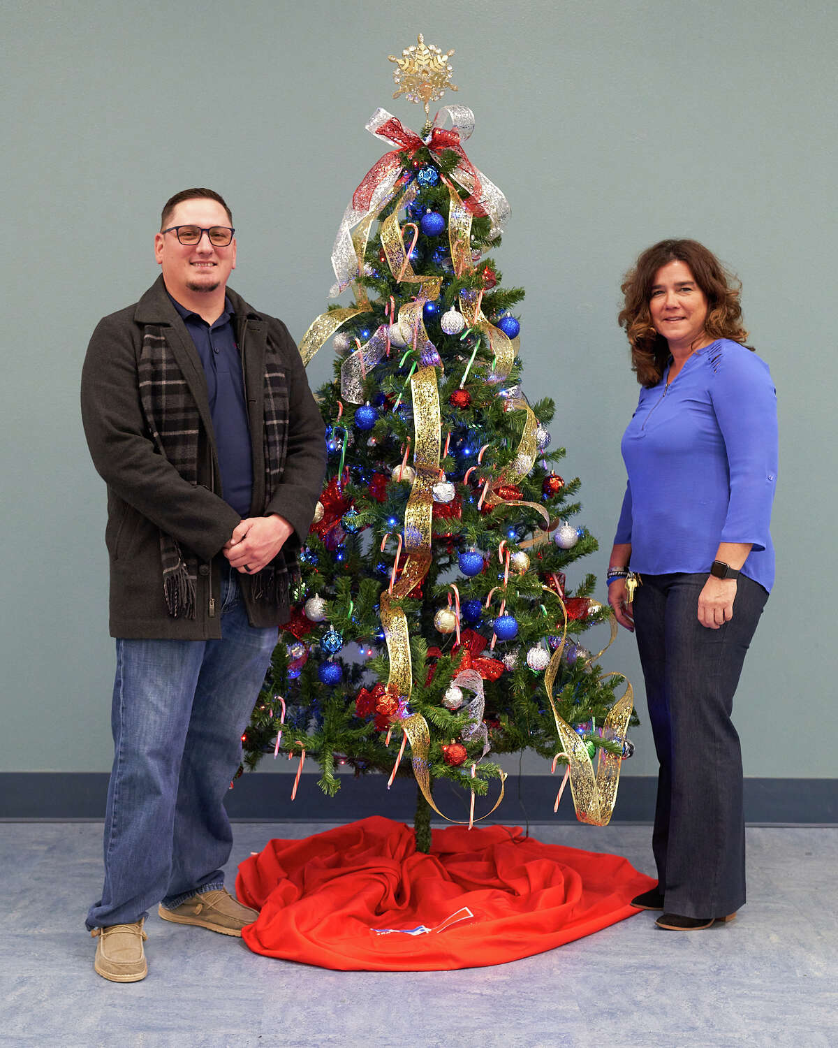 Midland ISD Westlake Ace Hardware donates Christmas tree to MAP