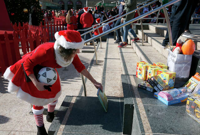 Everything To Know About San Francisco SantaCon