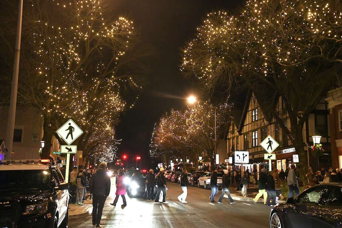 Ridgefield celebrates Christmas season with Holiday Stroll
