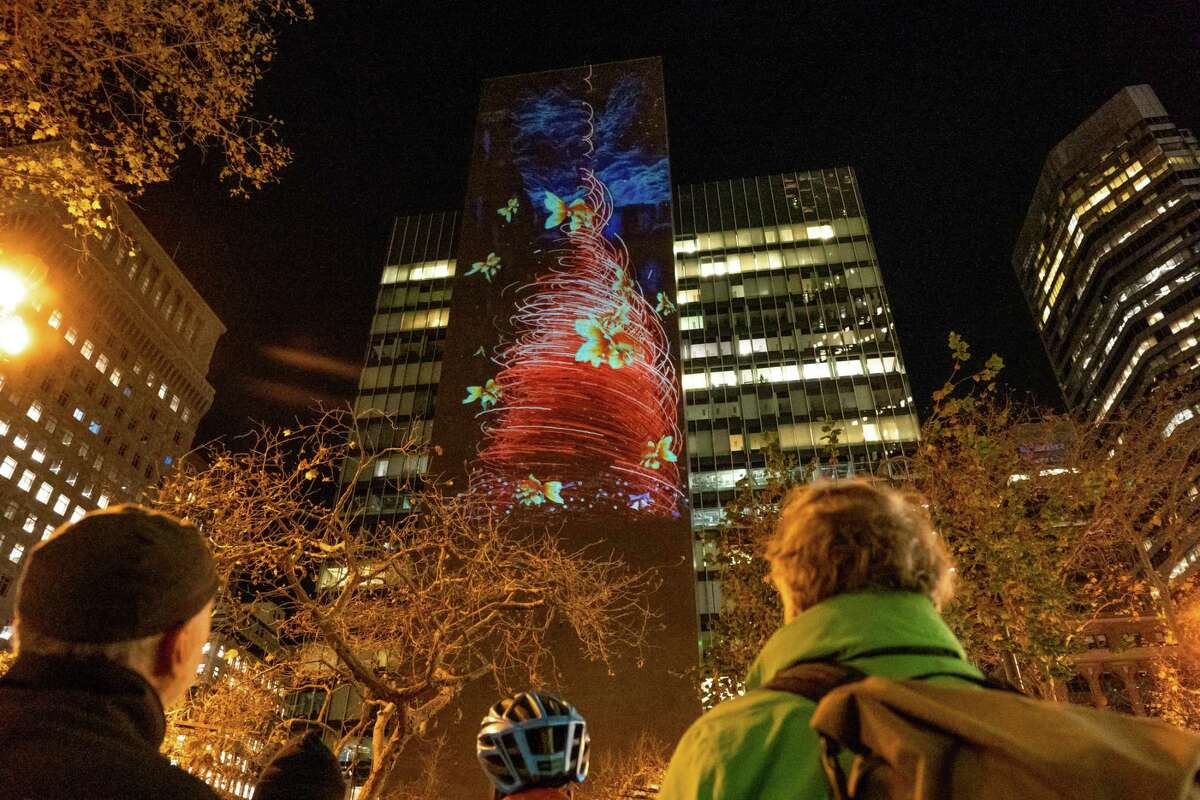 S.F. holiday light show kicks off, helps draw people back downtown