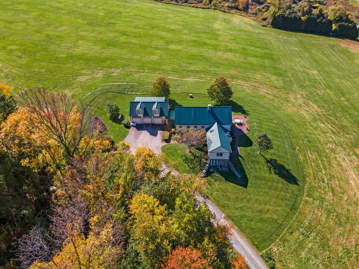 3M contemporary ranch with over 600 acres in Franklin listed