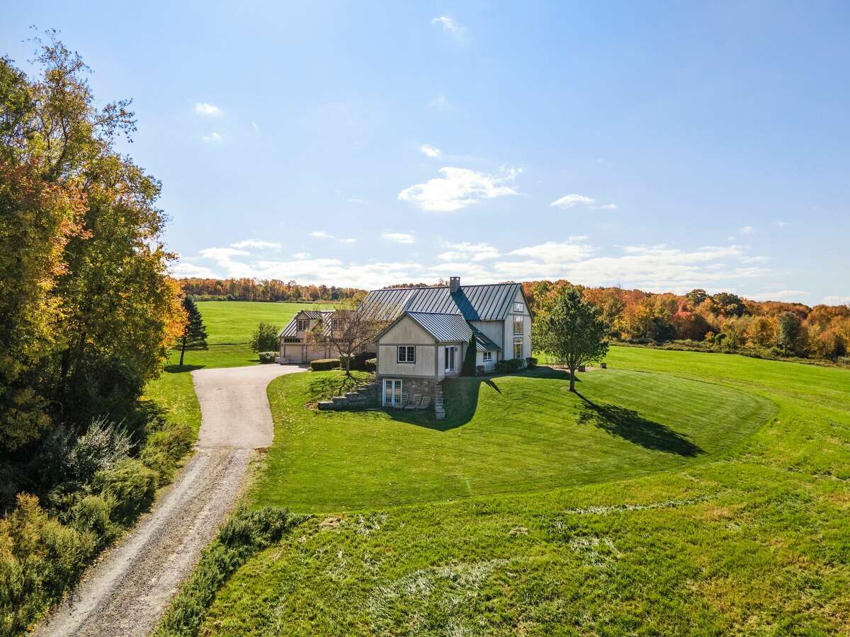 3M contemporary ranch with over 600 acres in Franklin listed