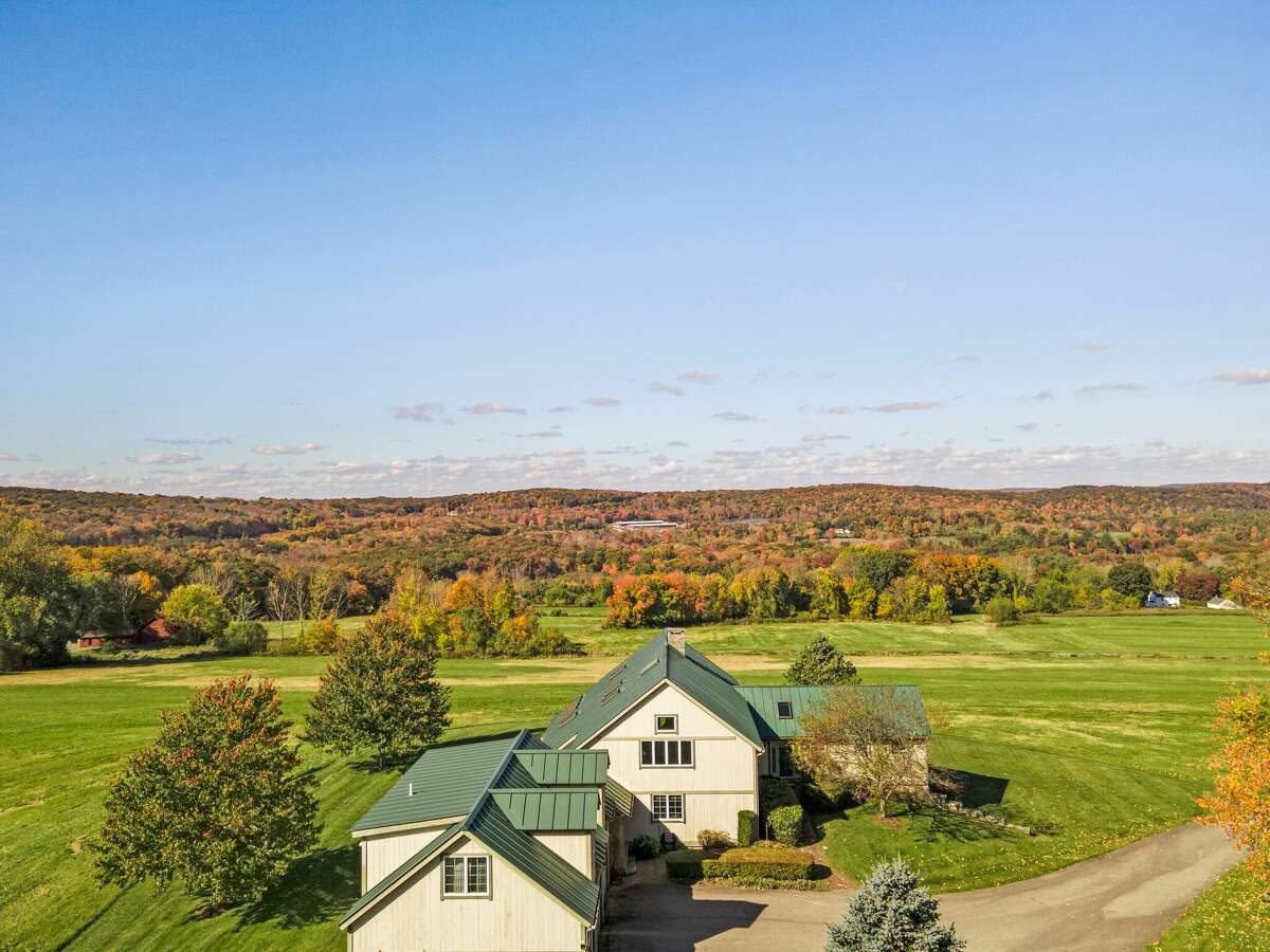 3M contemporary ranch with over 600 acres in Franklin listed