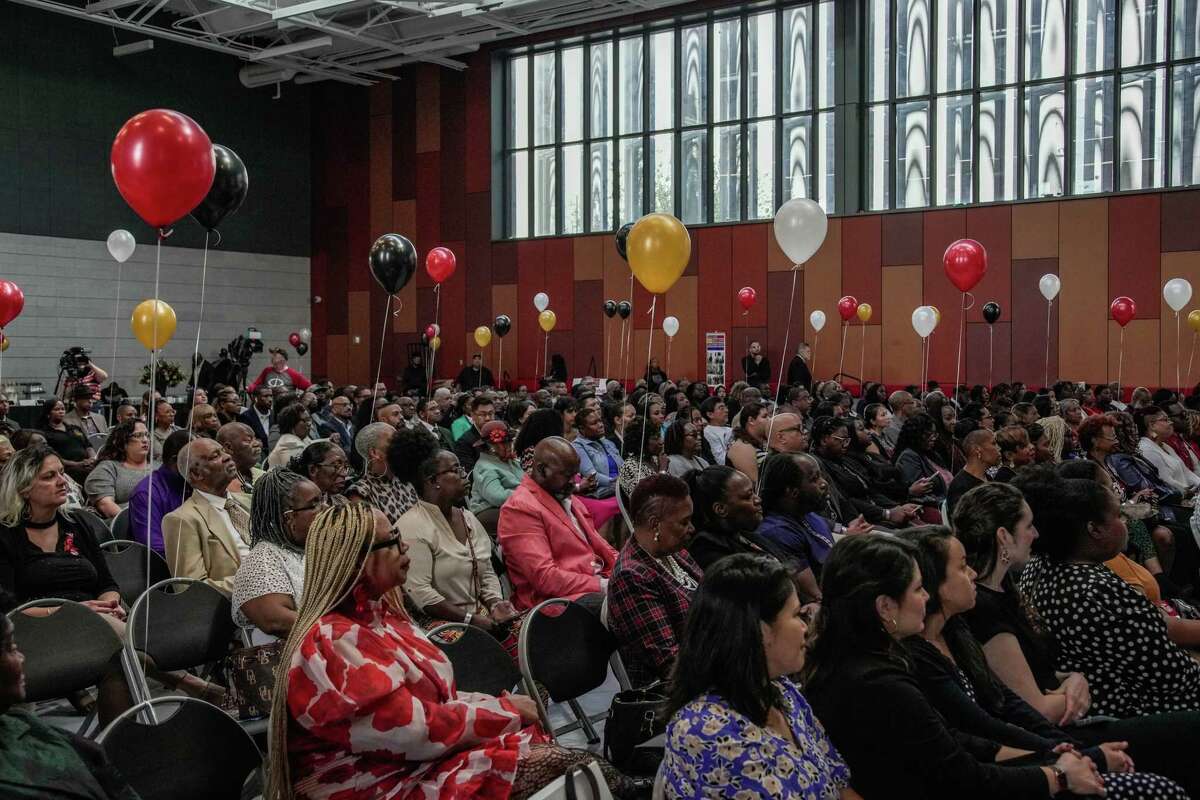 Houston Fund for Social Justice and Economic Equity Honorary Board Chair Mayor Sylvester Turner, along with Wells Fargo and Black Houston business and civic leaders officially announce the first round of Open for Business Grant recipients on Tuesday, Dec. 6, 2022 at Emancipation Park Recreation Center in Houston. Over 200 Houston-area small businesses and non-profits will receive a combined $5 million ranging between $10,000 and $65,000.