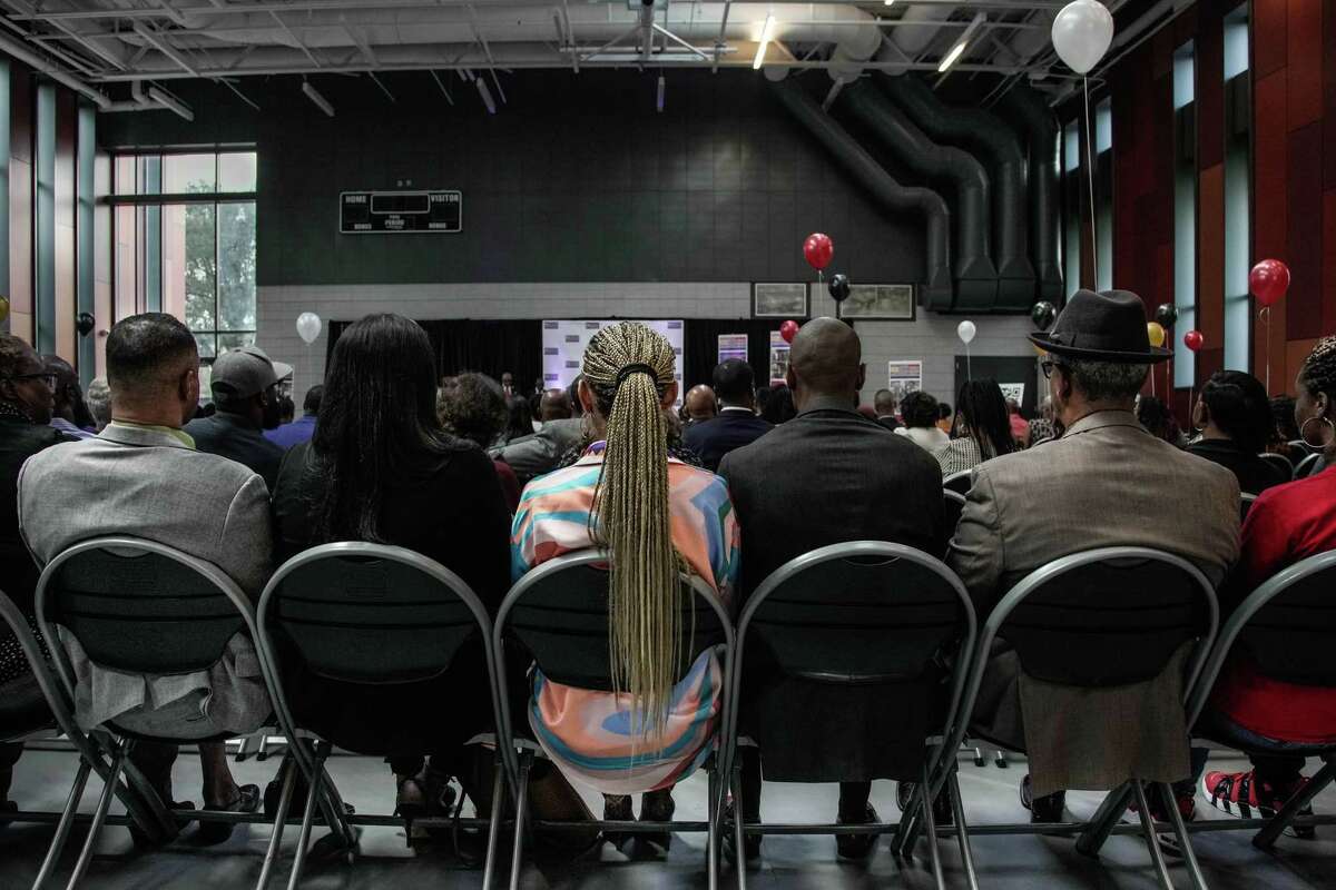 Houston Fund for Social Justice and Economic Equity Honorary Board Chair Mayor Sylvester Turner, along with Wells Fargo and Black Houston business and civic leaders officially announce the first round of Open for Business Grant recipients on Tuesday, Dec. 6, 2022 at Emancipation Park Recreation Center in Houston. Over 200 Houston-area small businesses and non-profits will receive a combined $5 million ranging between $10,000 and $65,000.