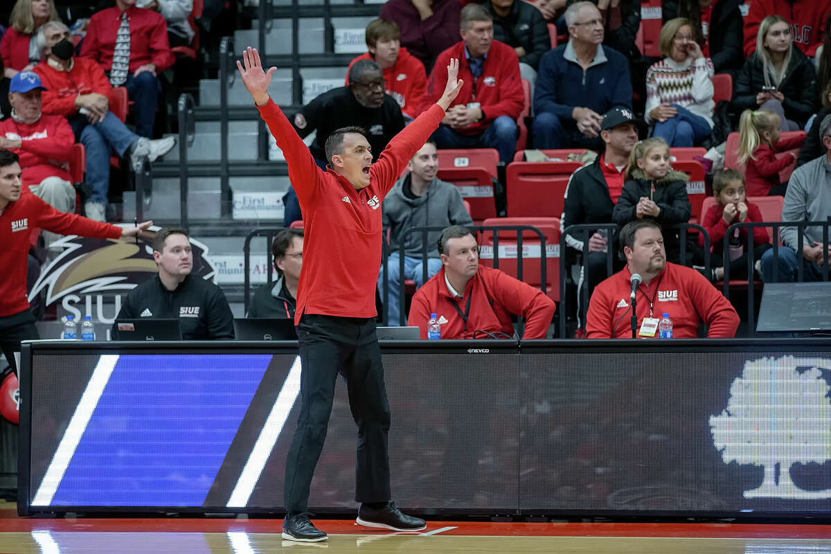SIUE coach Brian Barrone shouts instructions to his team during Tuesday night's game against Bradley University at SIUE.