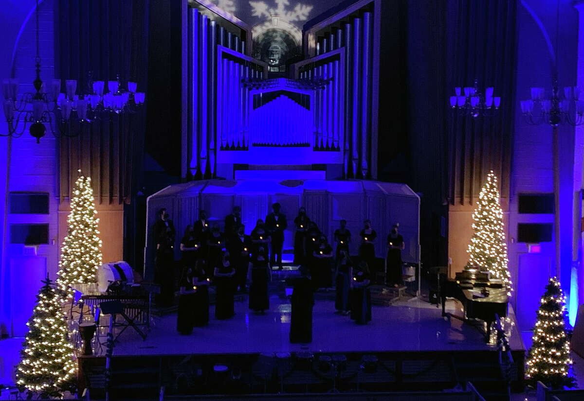 Illinois College's choirs will return the annual "Christmas on the Hilltop" concert to Rammelkamp Chapel this weekend.