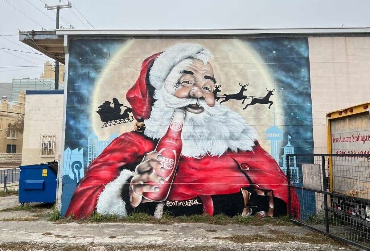 San Antonio's Santa Claus sure does love Big Red.